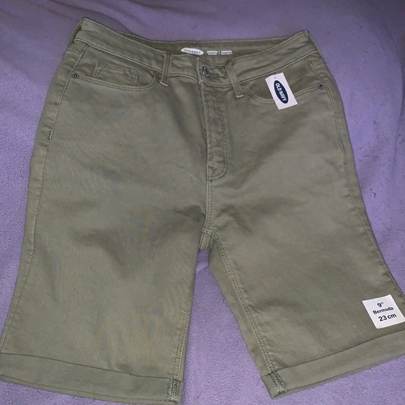 𝅺OLD Navy Moss Green Bermuda Shorts Size 4 - Picture 1 of 3